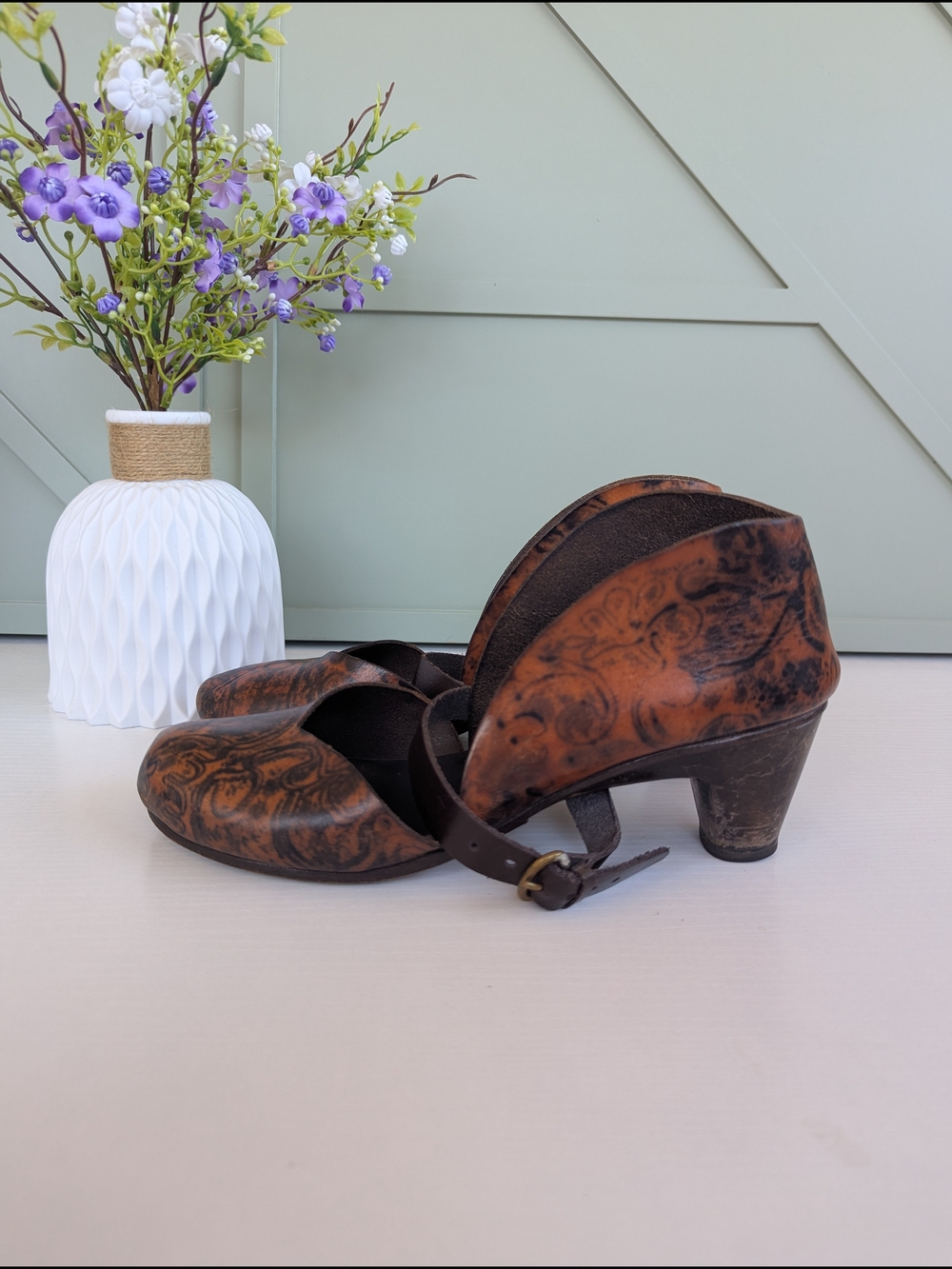 Muñoz Vrandecic Brown Patterned Leather Cutout Heels with Strap - Picture 6 of 12